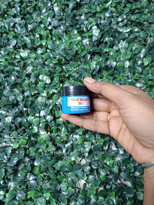 Opaque pigment Nile blue