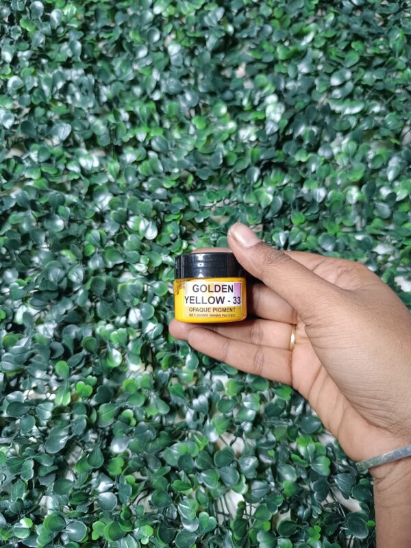 Opaque pigment golden yellow